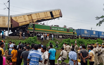 कंचनजंगा एक्सप्रेस दुर्घटना रेलवे सुरक्षा में लगातार हो रही आपराधिक लापरवाही का नतीजा है