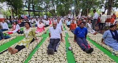 अंतरास्ट्रीय योग दिवस के पावन नगर निगम रिसाली के द्वारा आयोजित योग महोत्सव में सम्मिलित हुये विधायक ललित चन्द्राकर...