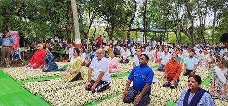 अंतरास्ट्रीय योग दिवस के पावन नगर निगम रिसाली के द्वारा आयोजित योग महोत्सव में सम्मिलित हुये विधायक ललित चन्द्राकर...