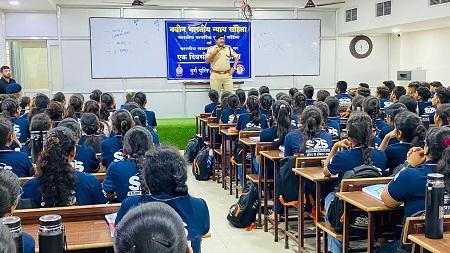 पुलिस द्वारा वाहन चालकों को हेलमेट और सीट बेल्ट लागाने हेतु 40 दिनों से लगातार चलाया जा रहा है "फॉलो गुड हेबिटस" अभियान...
