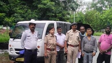 यातायात पुलिस एवं परिवहन विभाग द्वारा नियम का अव्हेलना कर स्कूली बच्चो को परिवहन करने वाले ऑटो/वैन पर की गई कार्यवाही...