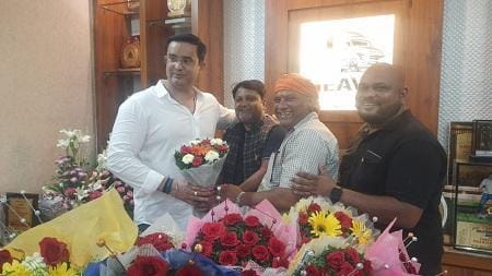 हैवी ट्रांसपोर्ट कंपनी के डायरेक्टर और भिलाई ट्रक ट्रेलर संगठन के अध्यक्ष का जन्म दिन धूमधाम से मनाया गया... 1 हैवी ट्रांसपोर्ट कंपनी के डायरेक्टर और भिलाई ट्रक ट्रेलर संगठन के अध्यक्ष का जन्म दिन धूमधाम से मनाया गया...