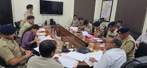 पुलिस महानिरीक्षक दुर्ग रेंज रामगोपाल गर्ग द्वारा चिटफंड के लंबित मामलों पर महत्वपूर्ण बैठक...