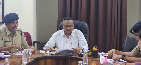 पुलिस महानिरीक्षक दुर्ग रेंज रामगोपाल गर्ग द्वारा चिटफंड के लंबित मामलों पर महत्वपूर्ण बैठक...