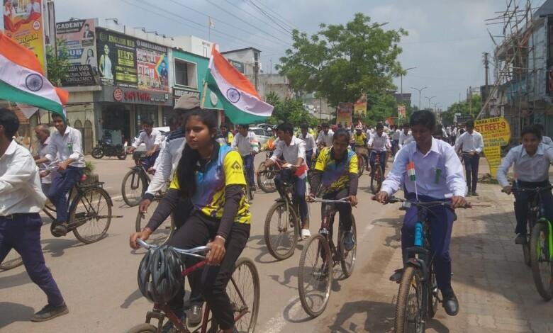 साईकल रैली निकालकर हर घर तिरंगा झण्डा लगाने के लिए प्रेरित किया...