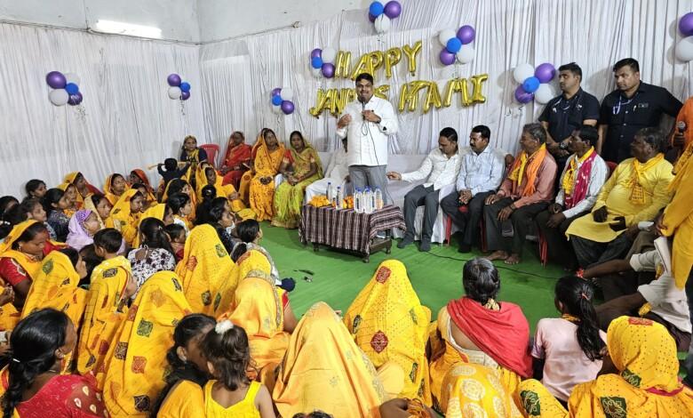 दुनिया को ज्ञान का मार्ग श्रीकृष्ण जी ने दिखाया- गजेंद्र यादव... 3 दुनिया को ज्ञान का मार्ग श्रीकृष्ण जी ने दिखाया- गजेंद्र यादव...