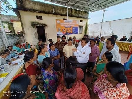 जनसमस्या निवारण शिविर में बारिश के बाद भी सौ से अधिक लोग अपनी समस्या के निराकरण के लिए पहुंचे...