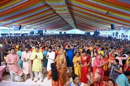 शिव महापुराण के सांतवें और अंतिम दिन शिव भक्तों का जलसैलाभ: पंडित प्रदीप मिश्रा को सुनने जुटे लाखों श्रद्धालु...