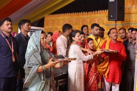 शिव महापुराण के सांतवें और अंतिम दिन शिव भक्तों का जलसैलाभ: पंडित प्रदीप मिश्रा को सुनने जुटे लाखों श्रद्धालु...