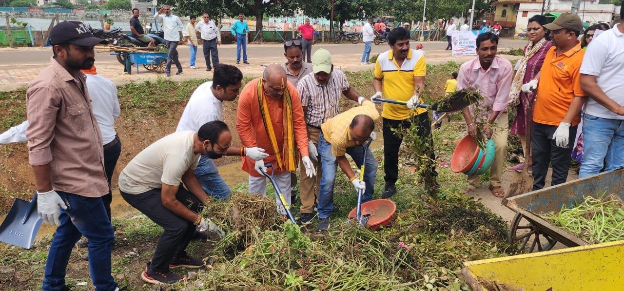 स्वच्छता ही सेवा पखवाड़ा 2024 के शुभारंभ कार्यक्रम में शामिल हुए विधायक ललित चंद्राकर...