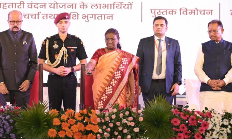 राष्ट्रपति श्रीमति द्रौपदी मुर्मु ने महतारी वंदन योजना की 9वीं किश्त जारी की 5 राष्ट्रपति श्रीमति द्रौपदी मुर्मु ने महतारी वंदन योजना की 9वीं किश्त जारी की