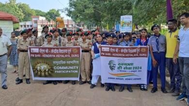 स्वच्छता के लिए छात्रों प्राचार्य एवं शिक्षकों ने किया श्रमदान...