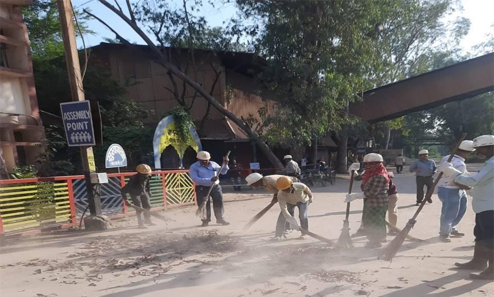 रिफेक्ट्री मटेरियल प्लांट-2 विभाग में स्वच्छता कार्यक्रम का आयोजन