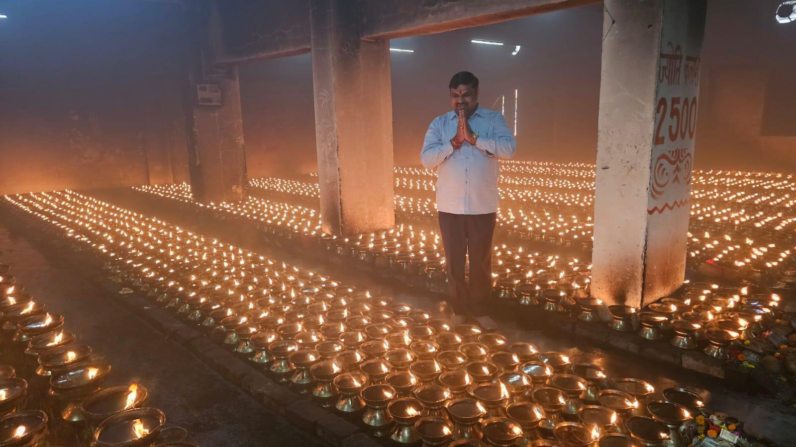 विधायक गजेंद्र यादव ने दी अष्टमी शुभकामनायें, हवन पूजन में हुए शामिल