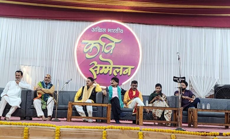 गंज मंडी प्रांगण दुर्गा में हुआ कवि सम्मेलन का भव्य आयोजन... 1 गंज मंडी प्रांगण दुर्गा में हुआ कवि सम्मेलन का भव्य आयोजन...