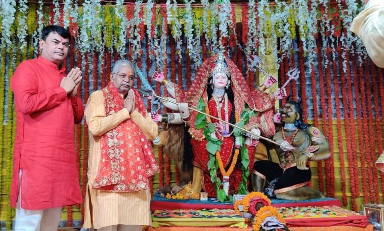 नवरात्रि की पावन सप्तमी के शुभ अवसर पर भक्तों ने माता का आशीर्वाद प्राप्त किया... 1 नवरात्रि की पावन सप्तमी के शुभ अवसर पर भक्तों ने माता का आशीर्वाद प्राप्त किया...
