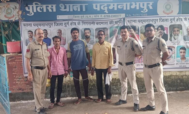 अवैध रूप से शराब बेचने वाला तीन आरोपी गिरफ्तार... 1 अवैध रूप से शराब बेचने वाला तीन आरोपी गिरफ्तार...