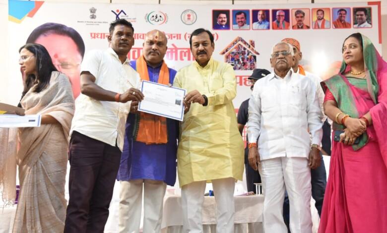 आवास मेला सह लखपति दीदी महिला पहल सम्मान समारोह का हुआ आयोजन... 7 आवास मेला सह लखपति दीदी महिला पहल सम्मान समारोह का हुआ आयोजन...