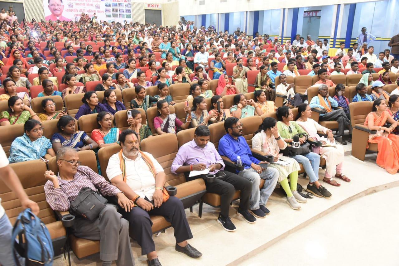 आवास मेला सह लखपति दीदी महिला पहल सम्मान समारोह का हुआ आयोजन...
