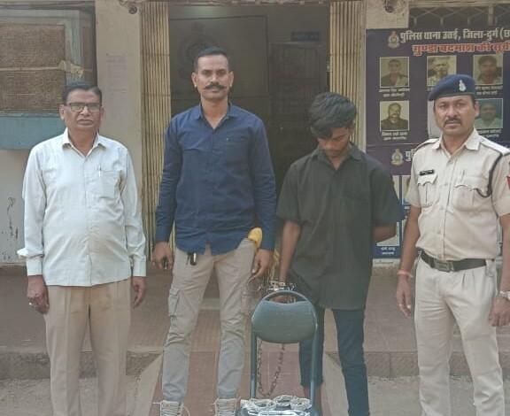 सुने मकान में ताला तोड़कर चोरी करने वाले 01 आरोपी एवं 01 अपचारी किशोर गिरफ्तार... 3 सुने मकान में ताला तोड़कर चोरी करने वाले 01 आरोपी एवं 01 अपचारी किशोर गिरफ्तार...