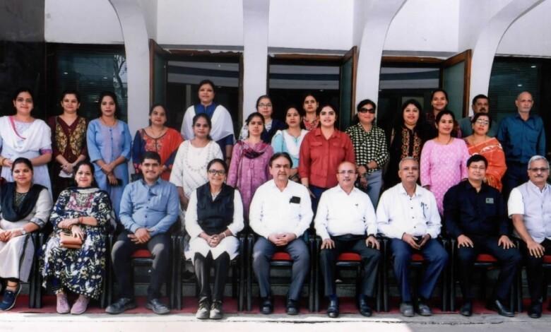 आप भी जानिये” कार्यक्रम के तहत अधिकारियों की पत्नियों ने किया संयंत्र का भ्रमण... 1 आप भी जानिये” कार्यक्रम के तहत अधिकारियों की पत्नियों ने किया संयंत्र का भ्रमण...