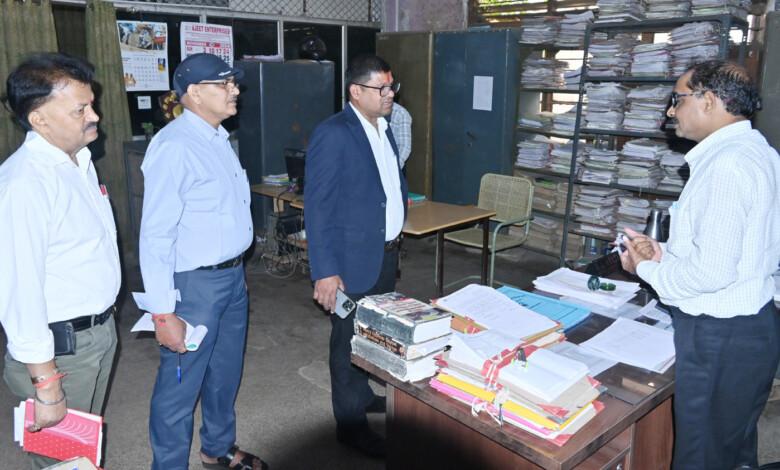 संपत्तिकर वसूली बढ़ाने को लेकर आयुक्त ने अधिकारियो की बैठक ली... 1 संपत्तिकर वसूली बढ़ाने को लेकर आयुक्त ने अधिकारियो की बैठक ली...