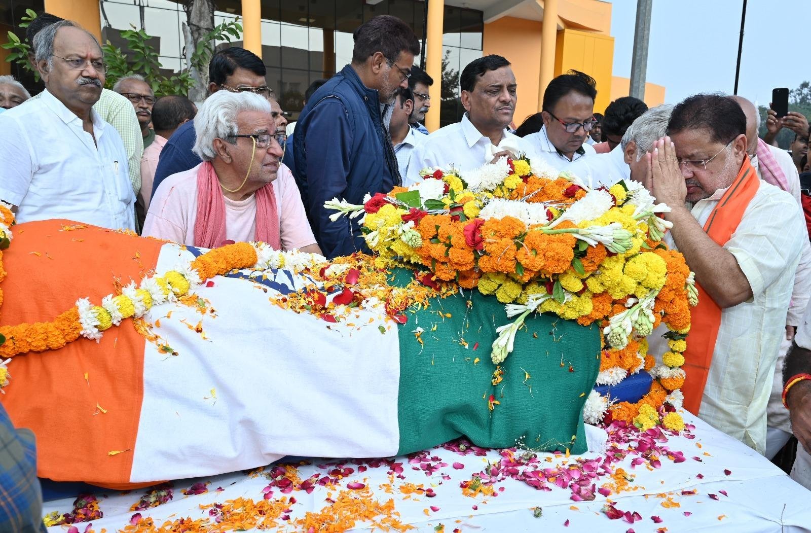 भाजपा प्रत्याशी और पूर्व सांसद सुनील सोनी ने किया दोगुनी तेजी से जनसंपर्क...