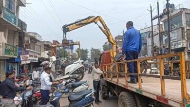 यातायात पुलिस दुर्ग द्वारा नो पार्किग में खडी वाहनो पर की गई कार्यवाही...