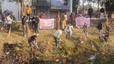 पटरी पार शक्ति नगर तालाब सफाई के लिए कमिश्नर और पार्षद ने बढ़ाया हाथ...