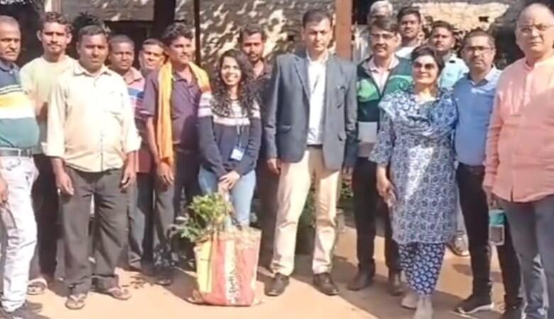 दिल्ली एवं रायपुर की टीम आई फूलों के बाजार का निरीक्षण करने... 5 दिल्ली एवं रायपुर की टीम आई फूलों के बाजार का निरीक्षण करने...
