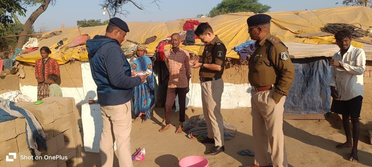 दुर्ग पुलिस व्दारा की जा रही है मुसाफिरों की जांच...