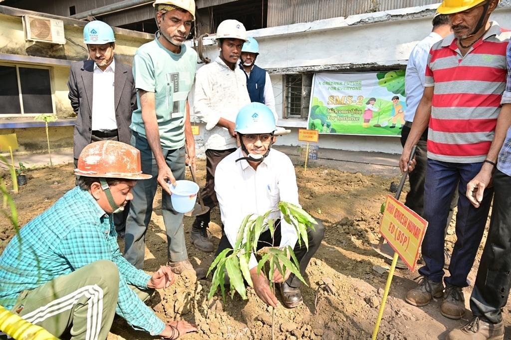 भिलाई इस्पात संयंत्र के स्टील मेल्टिंग शॉप-2 में वृक्षारोपण कार्यक्रम...