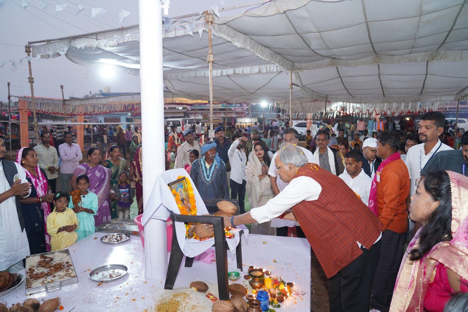 गुरु घासीदास जयंती समारोह में शामिल हुए सांसद बृजमोहन...