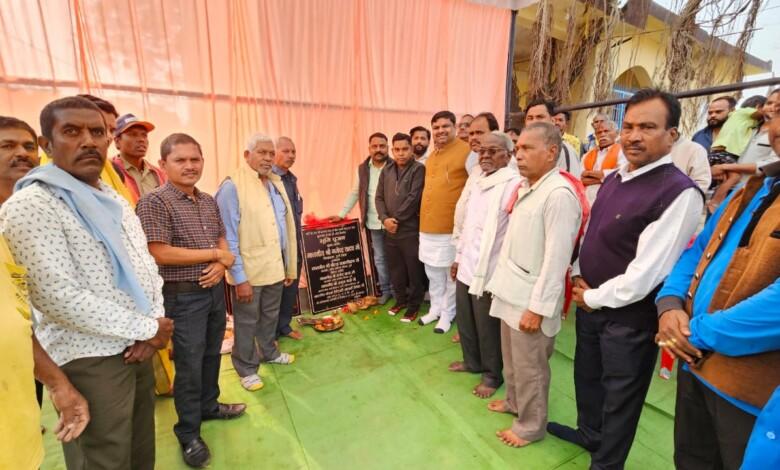 बोरसी और पुलगांव में 1 करोड़ 28₹ लाख से होगा विकास कार्य, विधायक गजेन्द्र यादव ने वार्ड की जनता के साथ किया भूमिपूजन 5 बोरसी और पुलगांव में 1 करोड़ 28₹ लाख से होगा विकास कार्य, विधायक गजेन्द्र यादव ने वार्ड की जनता के साथ किया भूमिपूजन