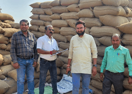 62 कट्टा धान जब्त : बिना दस्तावेज धान परिवहन पर कार्रवाई... 1 62 कट्टा धान जब्त : बिना दस्तावेज धान परिवहन पर कार्रवाई...