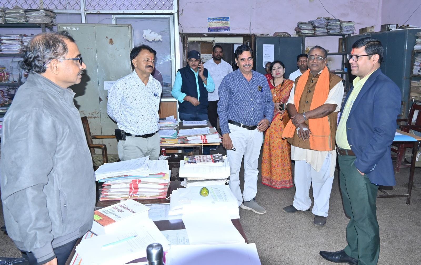 आयुक्त विभागों में जाकर नववर्ष की शुभकामनाएं दी अच्छे से कार्य करने हेतु किए प्रेरित...