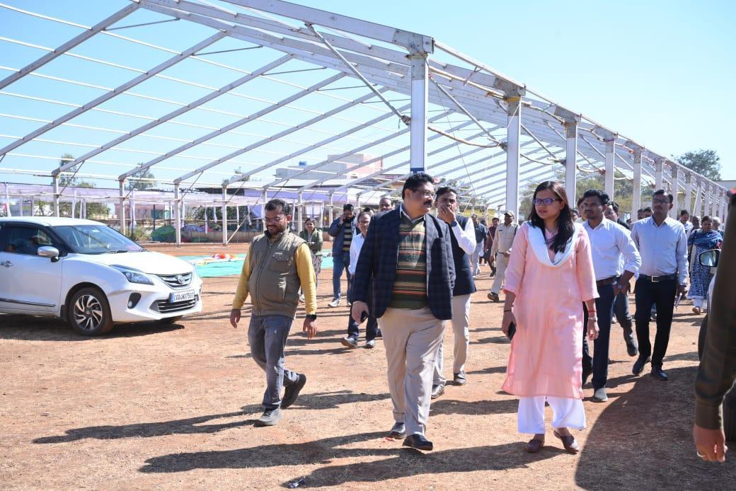केंद्रीय मंत्री एवं मुख्यमंत्री के आगमन की तैयारियों का कलेक्टर ने लिया जायजा...
