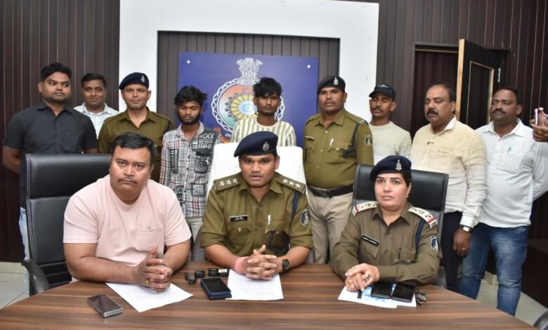 थाना अमलेश्वर क्षेत्र में घटित सनसनीखेज हत्या के मामले का खुलासा... 3 थाना अमलेश्वर क्षेत्र में घटित सनसनीखेज हत्या के मामले का खुलासा...