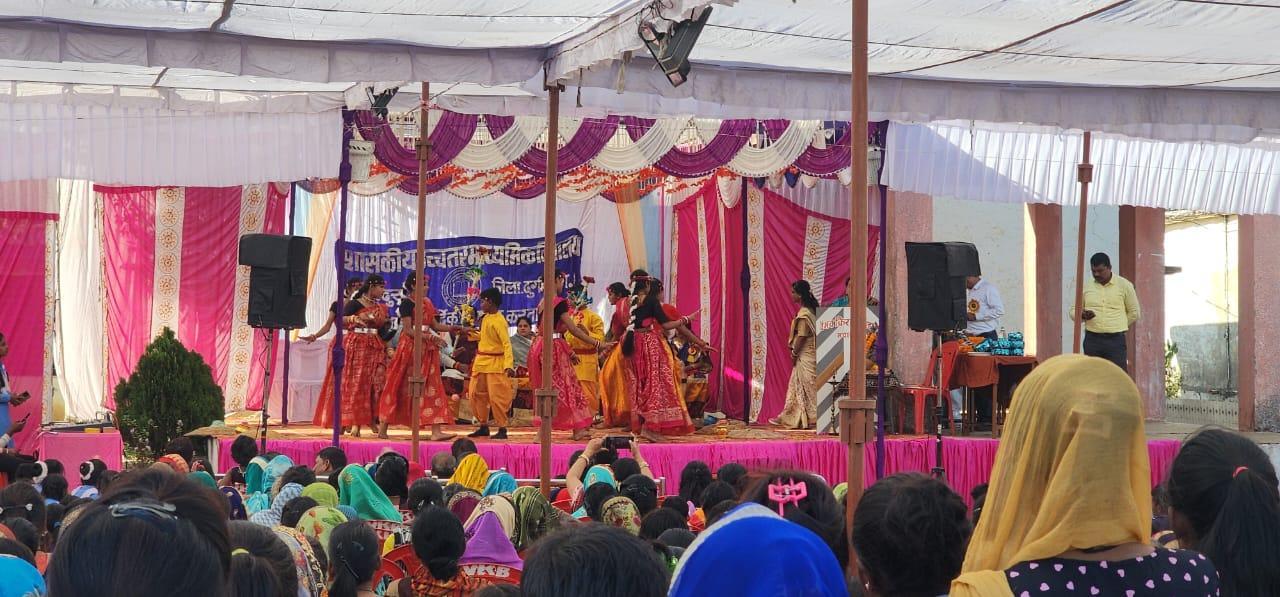 शासकीय उच्चतर माध्यमिक विद्यालय मचांदूर के वार्षिक उत्सव एवं पुरस्कार वितरण समारोह में सम्मिलित हुए सांसद व विधायक
