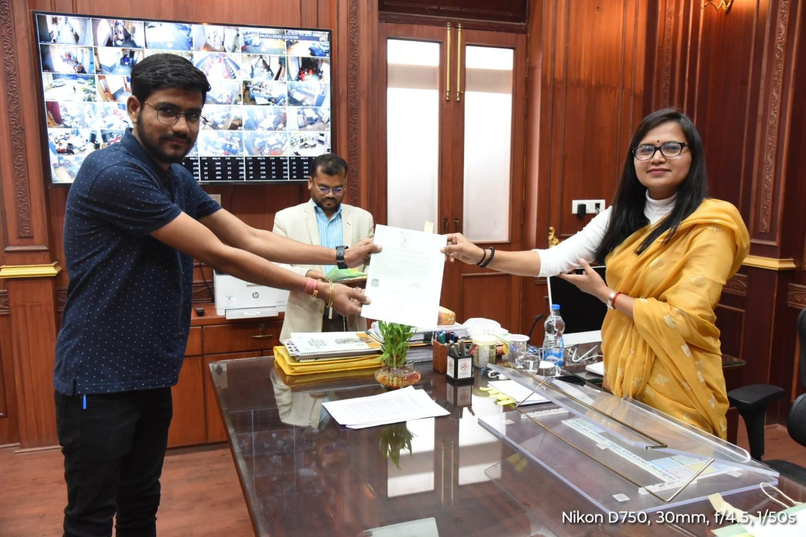कलेक्टर ने 3 नागरिकों को भारतीय नागरिकता प्रमाण पत्र किया प्रदान...