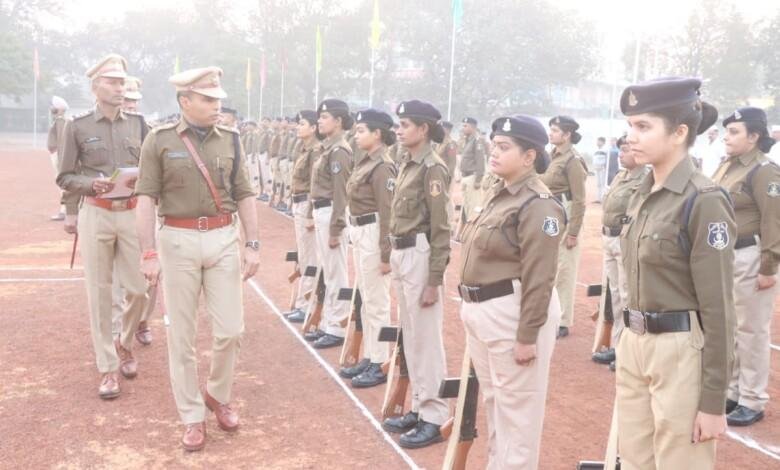 पुलिस अधीक्षक द्वारा रक्षित केन्द्र में आयोजित जनरल परेड की सलामी लेकर रक्षित केन्द्र के शाखाओं का किया गया निरीक्षण