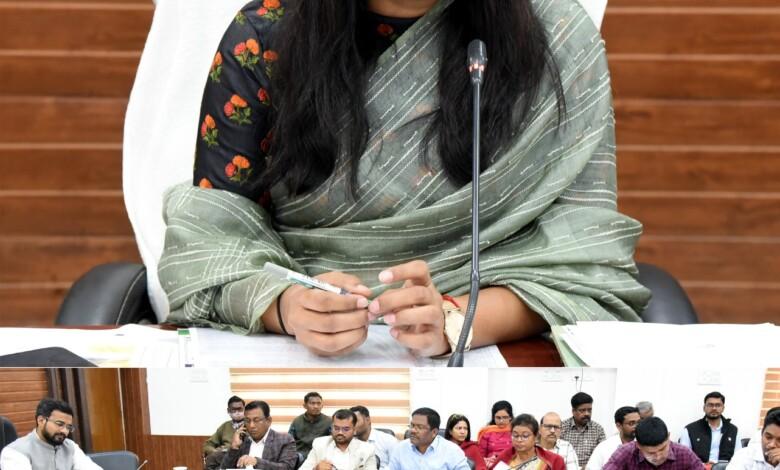 कार्यालय में लम्बे समय से अनुपस्थित कर्मचारियों की सेवाएं समाप्त की जाए- कलेक्टर सुश्री चौधरी... 1 कार्यालय में लम्बे समय से अनुपस्थित कर्मचारियों की सेवाएं समाप्त की जाए- कलेक्टर सुश्री चौधरी...