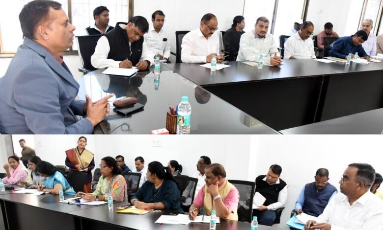 संभागायुक्त एस.एन. राठौर ने संभागस्तरीय समीक्षा बैठक में विभागवार गतिविधियों की समीक्षा की.... 1 संभागायुक्त एस.एन. राठौर ने संभागस्तरीय समीक्षा बैठक में विभागवार गतिविधियों की समीक्षा की....