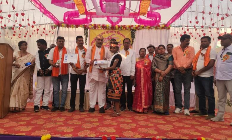 शासकीय उच्चतर माध्यमिक विद्यालय रुआबांधा में आयोजित वार्षिक उत्सव एवं पुरस्कार वितरण कार्यक्रम में सम्मिलित हुए दुर्ग ग्रामीण विधायक ललित चंद्राकर... 5 शासकीय उच्चतर माध्यमिक विद्यालय रुआबांधा में आयोजित वार्षिक उत्सव एवं पुरस्कार वितरण कार्यक्रम में सम्मिलित हुए दुर्ग ग्रामीण विधायक ललित चंद्राकर...