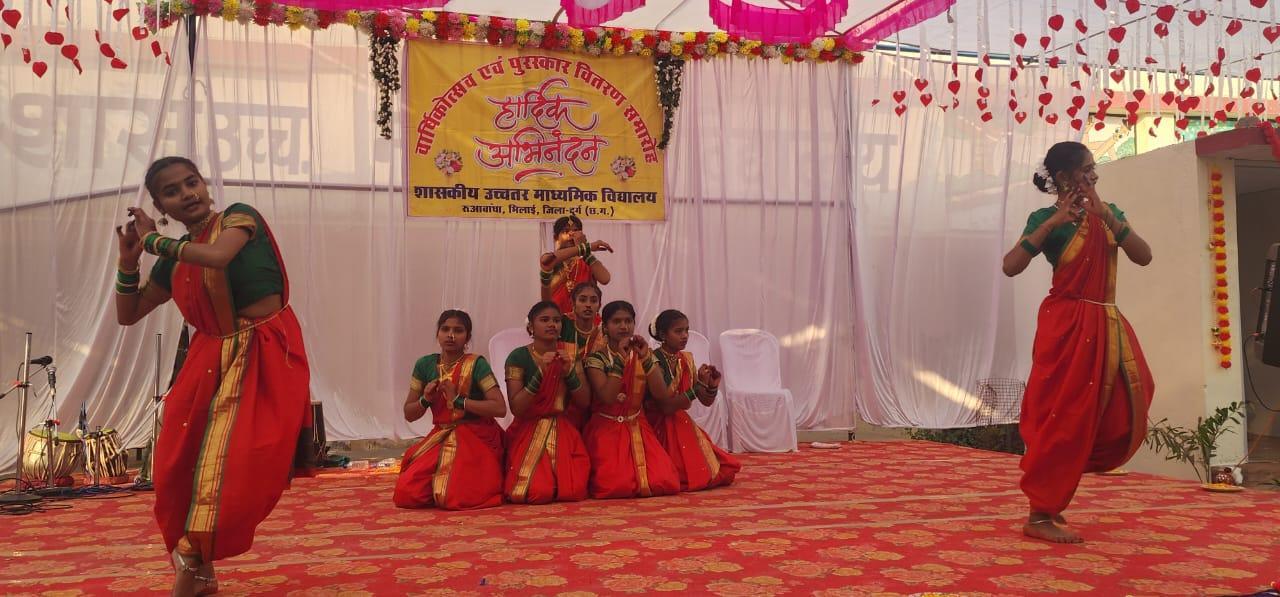 शासकीय उच्चतर माध्यमिक विद्यालय रुआबांधा में आयोजित वार्षिक उत्सव एवं पुरस्कार वितरण कार्यक्रम में सम्मिलित हुए दुर्ग ग्रामीण विधायक ललित चंद्राकर...