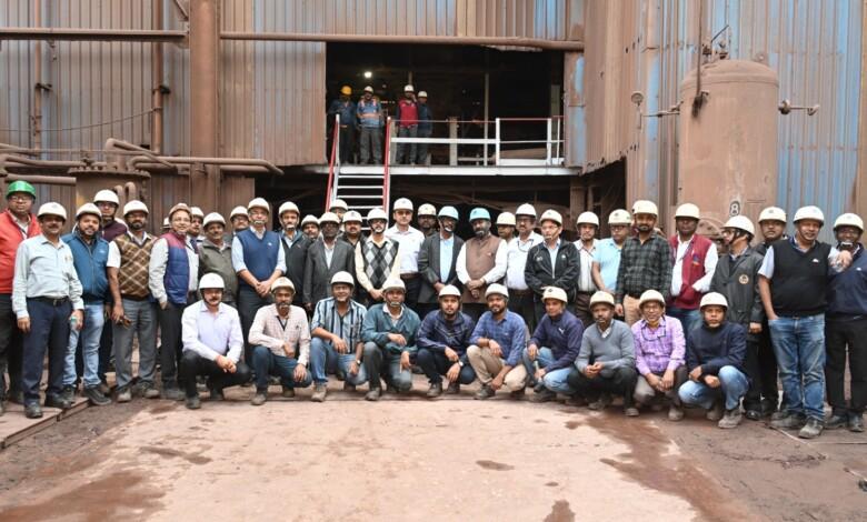 बीएसपी के सिंटर प्लांट-3 में आयरन ओर फाइन्स बंकर नं. 5 की कमीशनिंग... 5 बीएसपी के सिंटर प्लांट-3 में आयरन ओर फाइन्स बंकर नं. 5 की कमीशनिंग...