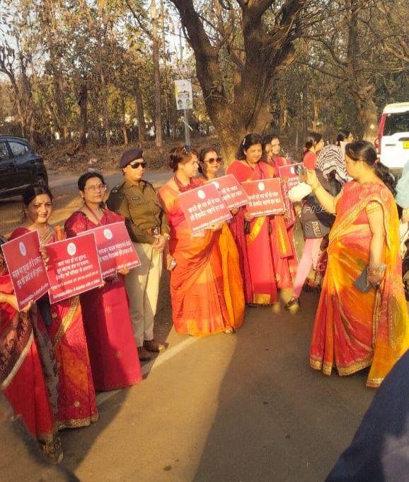 सडक सुरक्षा जागरूकता कार्यक्रम आयोजित कर नियमों का पालन ना करने वाले को नियमों का पालन करने की गयी अपील...