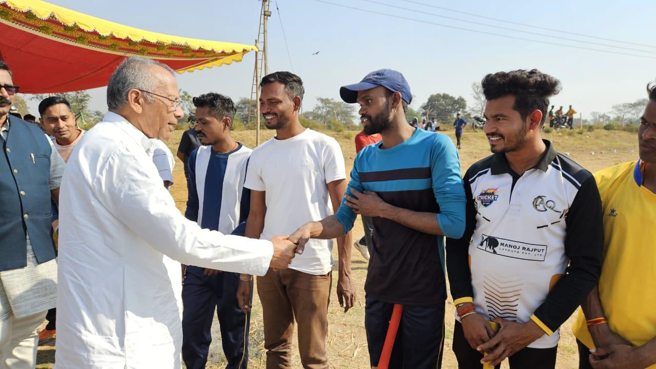 खेल को खेलों की भावना से खेलना चाहिए, हार व जीत खेलों का अभिन्न हिस्सा है - ताम्रध्वज साहू