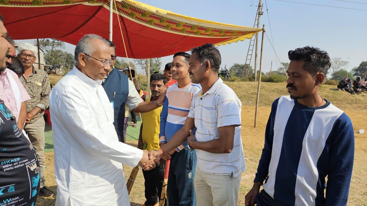 खेल को खेलों की भावना से खेलना चाहिए, हार व जीत खेलों का अभिन्न हिस्सा है - ताम्रध्वज साहू