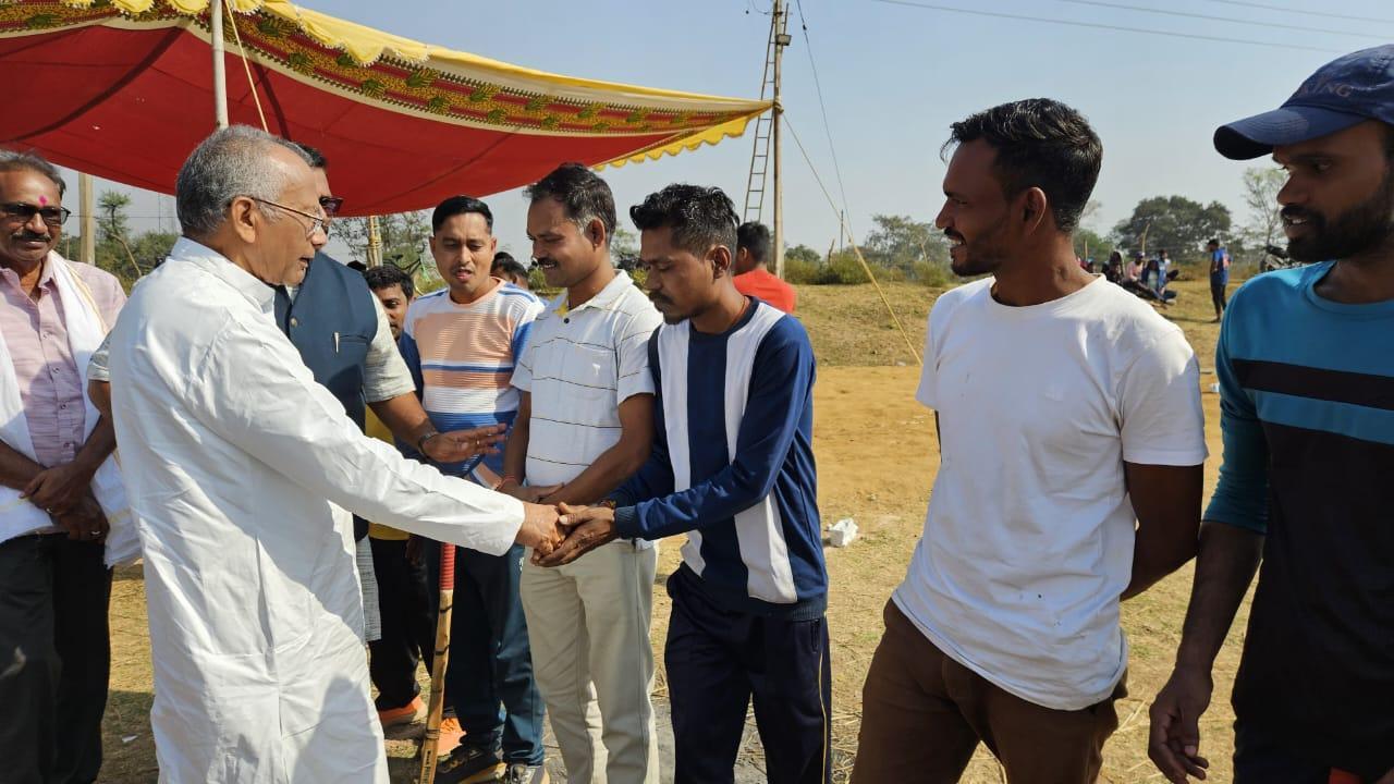 खेल को खेलों की भावना से खेलना चाहिए, हार व जीत खेलों का अभिन्न हिस्सा है - ताम्रध्वज साहू